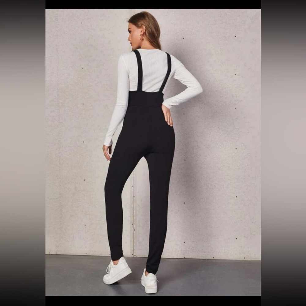 Black Solid Jumpsuit - Picture 2 of 4